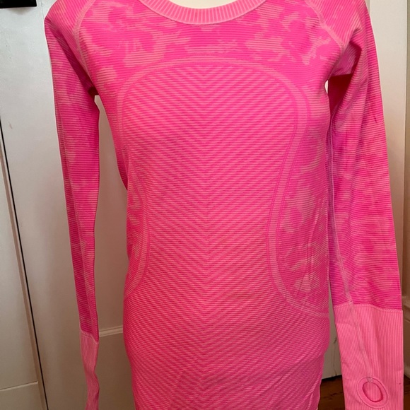 Lululemon stretch top - Picture 1 of 2